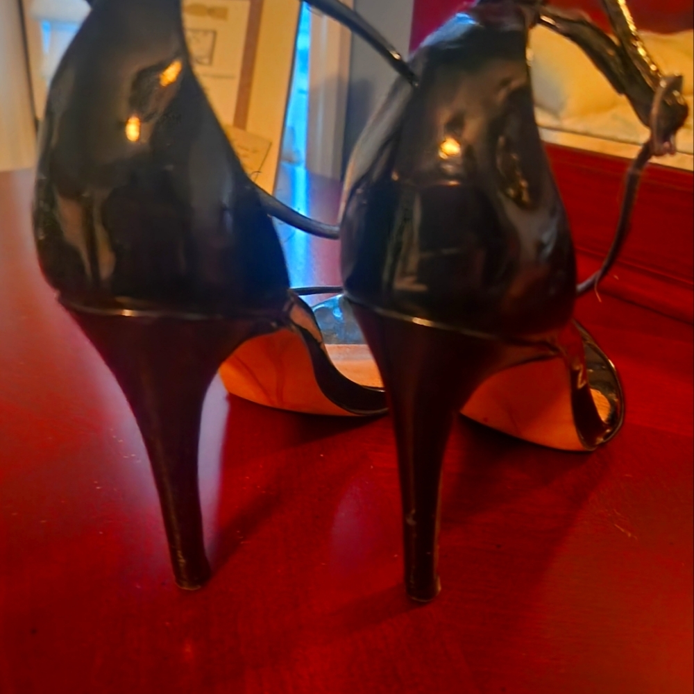 The Shoe Box size 8.5 heels